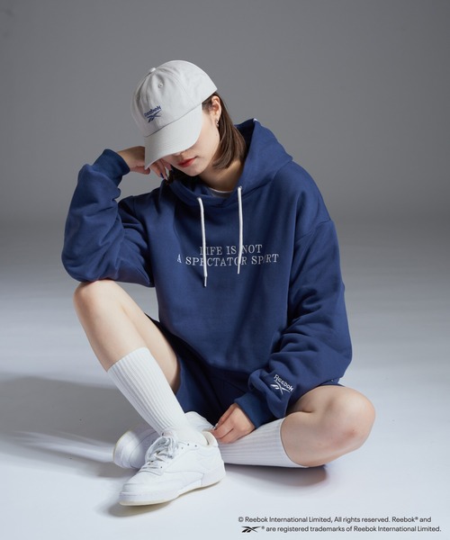 【新品】限定販売　韓国0i0i×Reebok　コラボパーカー　ネイビー×白 新品】限定販売 韓国0i0i×Reebok コラボパーカー ネイビー×白
