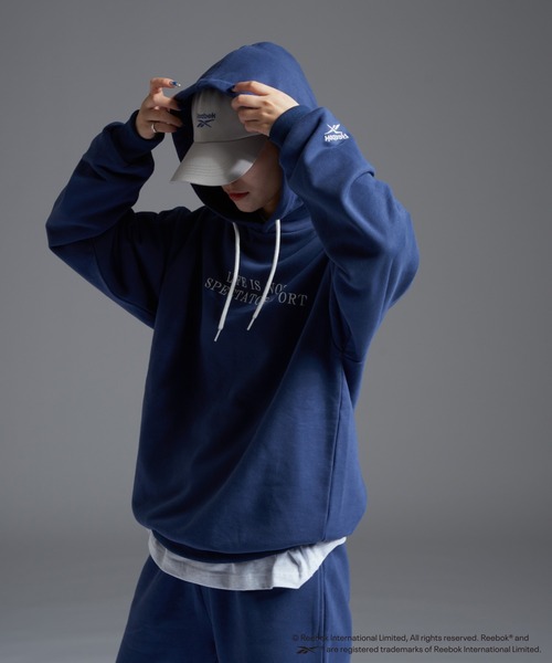 【新品】限定販売　韓国0i0i×Reebok　コラボパーカー　ネイビー×白 新品】限定販売 韓国0i0i×Reebok コラボパーカー ネイビー×白