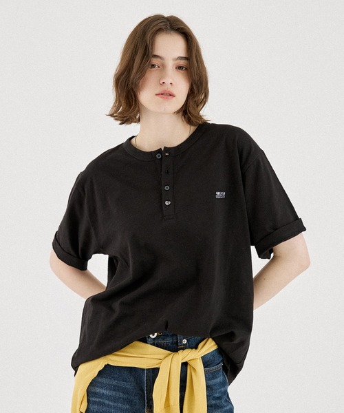 ONCILY（オンシェリー） ヘンリーネック tシャツ HEART BUTTON SLUB