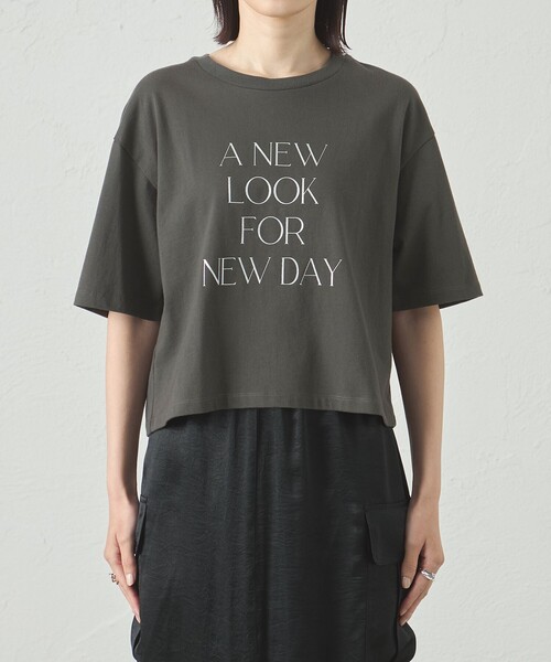 tシャツ 「A NEW LOOK FOR NEW DAY」ラメプリントTシャツ レディースの画像
