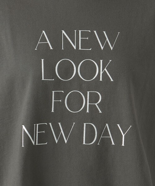 tシャツ 「A NEW LOOK FOR NEW DAY」ラメプリントTシャツ レディースの画像