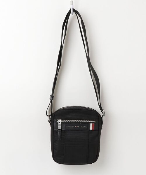 3298様黒いショルダーバッグです TOMMY HILFIGER（トミー・ヒルフィガー） ショルダーバッグ - ブラック