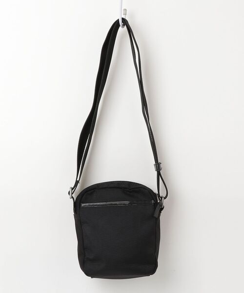 3298様黒いショルダーバッグです TOMMY HILFIGER（トミー・ヒルフィガー） ショルダーバッグ - ブラック