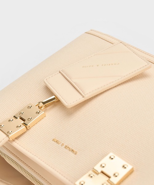 新品未使用・タグ付き チャールズ＆キース　バッグ ショルダーバッグ CHARLES ＆ KEITH（チャールズ&キース） ショルダーバッグ バッグ