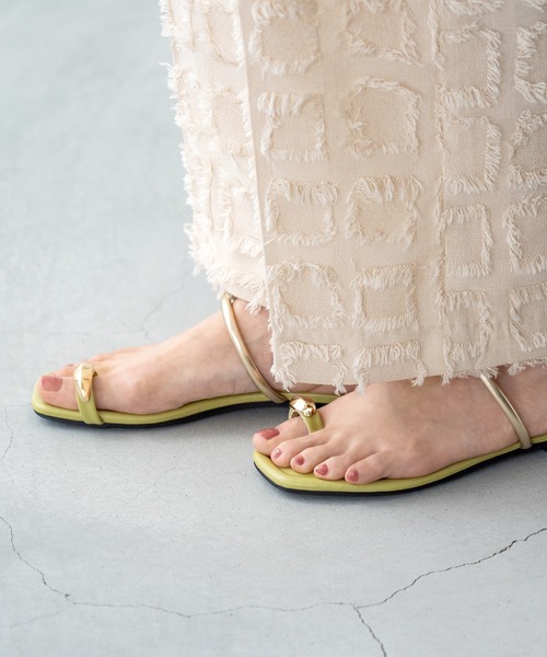 menue（メヌエ） サンダル ゴールドモチーフ フラットサンダル