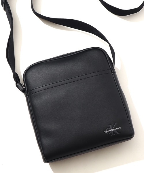 カルバンクライン   Jeans Monogram Soft Sq バッグ 関税込☆Calvin Klein☆Jeans Monogram Soft Sq Shoulder Bag