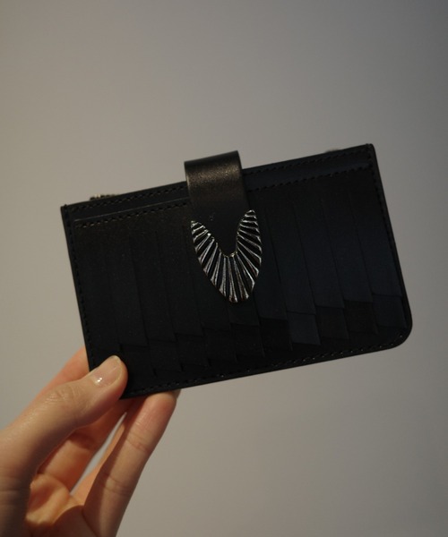美品　TOGA TOO 二つ折り財布 黒 TOGA TOO 財布 TOGA TOO Leather wallet studs レディース : ZOZOTOWN