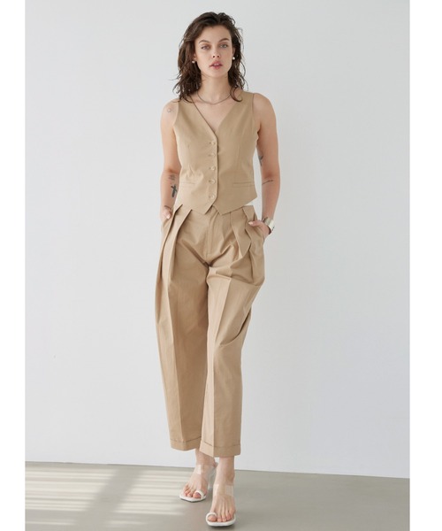 アリシアスタン ベージュオフショルダーフリルトップス ALEXIA STAM（アリシアスタン） ベスト ジレ Contrast V Neck Vest /V