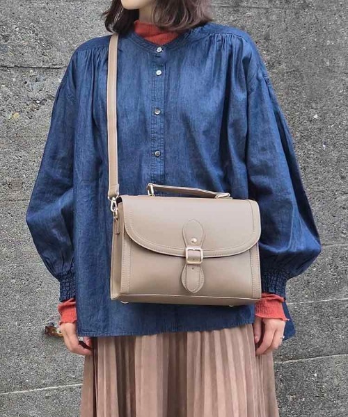 再お値下げ　BLEUET　ブルエ　紺色　ショルダーバッグ美品 BLEUET ブルエ ショルダーバッグ ネイビー レザー｜Yahoo!フリマ（旧