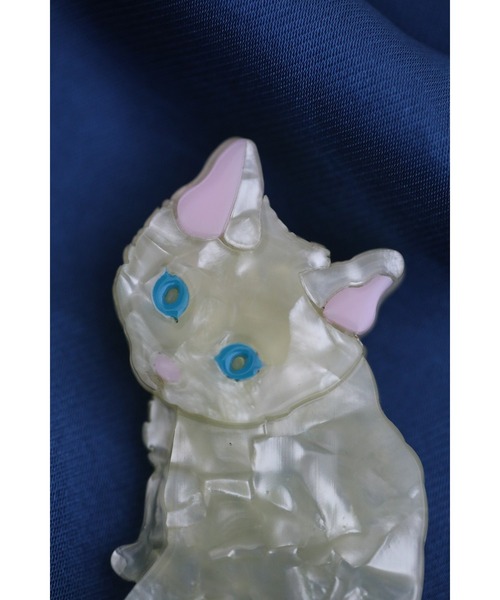 感謝価格(‗- ·̫ -‗^)ꪆ  ❤︎ブルーアイ猫ちゃん cawaii ブローチ 青い目のミルキーな猫ちゃんブローチ レディース