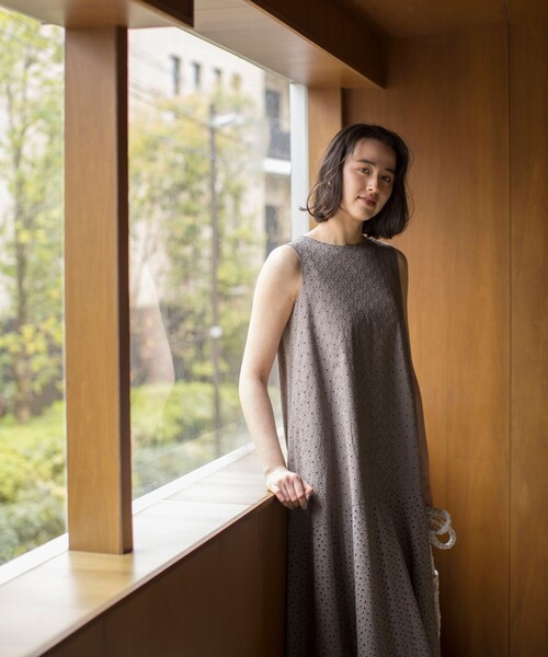 「組曲」 ノースリーブワンピース 2 ベージュ レディース_画像9