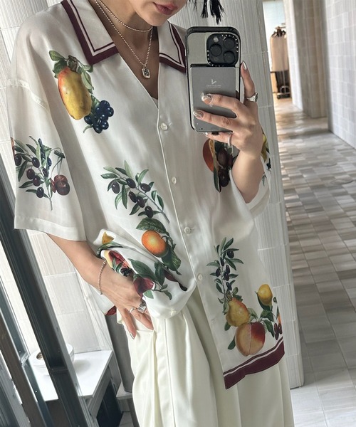 ブラウス シャツ MEDI FRUIT SCARF PATTERN SHEER SHIRT レディースの画像