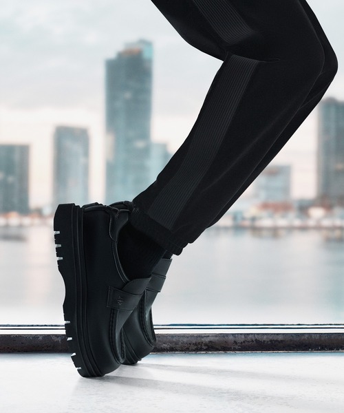 Armani Exchange ブラックファー Armani Exchange - Armani Exchange added a new photo.