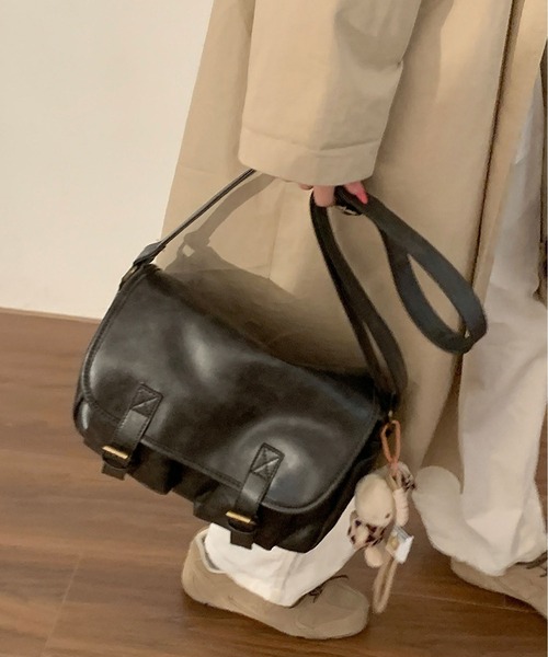 LA VORAGINE（ラ ヴォラジネ） ショルダーバッグ バッグ 外ポケット