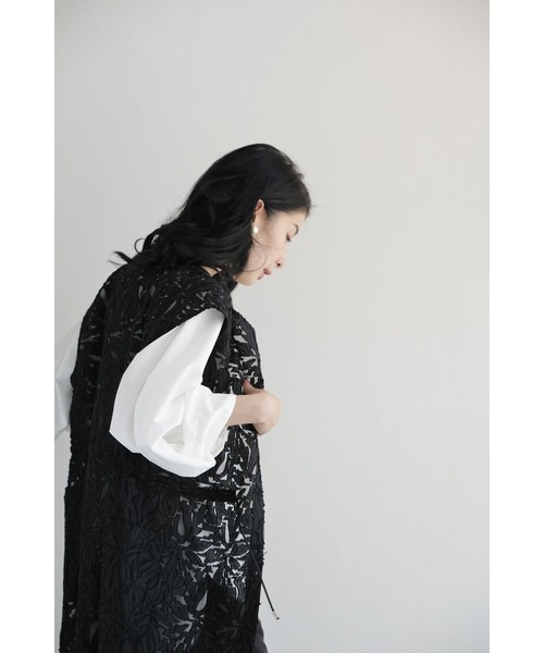 cawaii ベスト ジレ （黒）花模様が浮かび上がるシアーロング