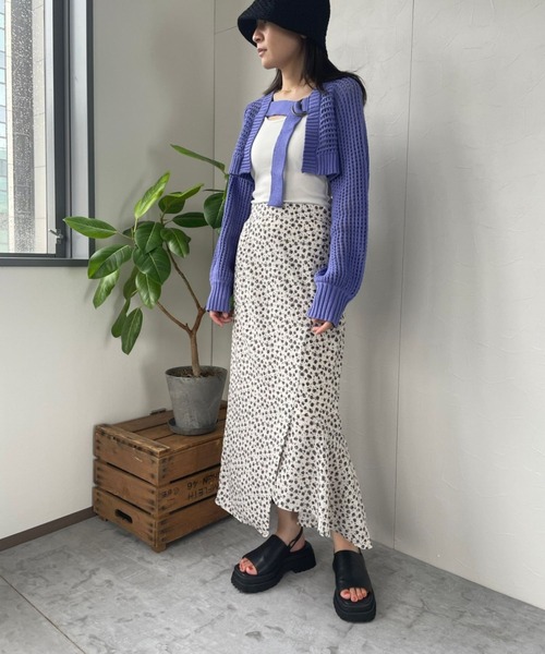 JUGLANS スカート ユニークなデザインが光る。ドット×花柄