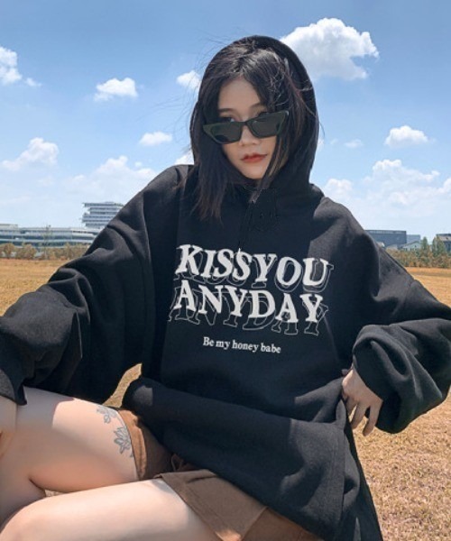 MGV(エムジーヴィー) パーカー ストリートセンターロゴパーカー MGV(エムジーヴィー) パーカー ストリートセンターロゴパーカー