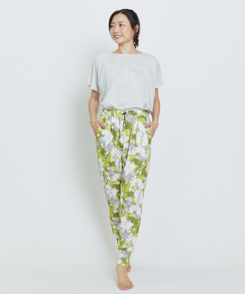 新品Julier フラワープリント ヨガパンツ Oサイズ Julier（ジュリエ） パンツ Julier ribbon flowerプリント ギャザー