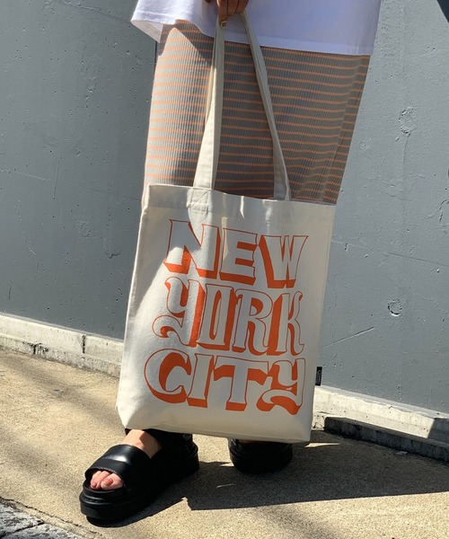 ウッディロゴプリントミニトートバッグ Chloé Woody Logoトートバッグ＆サマーシューズ | クロエJP 公式