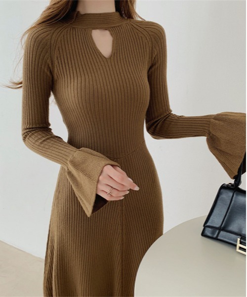 ワンピース スタイルをすっきり見せる 2WAYフレアスリーブニット