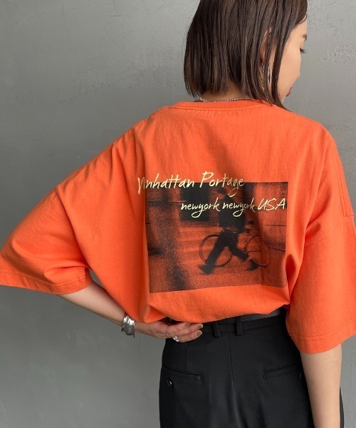 tシャツ 「MANHATTAN PORTAGE/マンハッタンポーテージ」 別注 ショート丈 バックフォトプリントTシャツ レディース