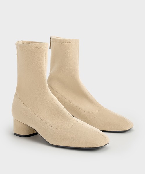 CHARLES ＆ KEITH（チャールズ&キース） ショート ブーツ ステッチ