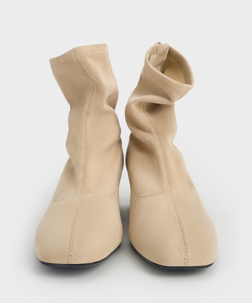 CHARLES & KEITH ヒールアンクルブーツ 24.5㎝　　【美品】 CHARLES ＆ KEITH（チャールズ&キース） ショート ブーツ ステッチ