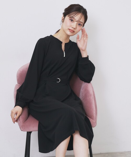 index（インデックス） ワンピース パール調ボタン付きキーネック