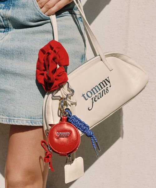 TOMMY JEANS（トミー・ジーンズ） ショルダーバッグ バッグ メタルロゴ 