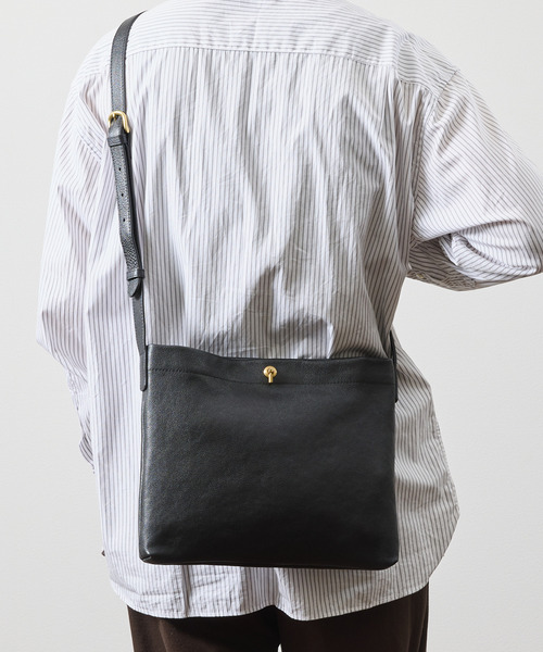 美品  A_W ショルダーバッグ アウ / HOK SACOCHE フルベジタブル バッグ・スーツケース