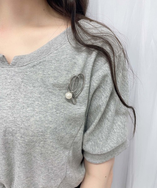 Rmine（アールマイン） tシャツ Tシャツ ブローチ付きVネックショート