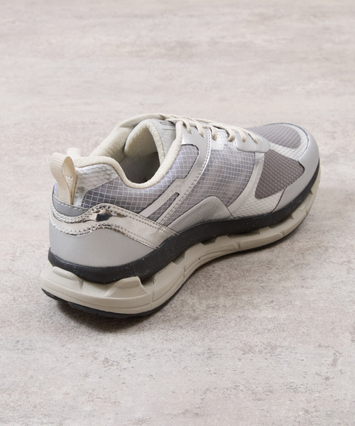 MOISTHROUGH360（モイスルー360） スニーカー モイスルー360