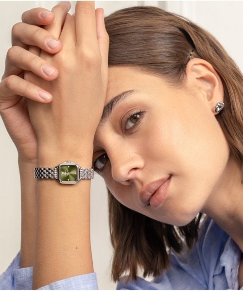 [関税込/国内発送] Olivia Burton Engravable ブレスレット オリビア・バートン」より、クラシカルなブレスレットベルトの