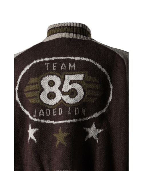 ニット セーター KNITTED BOMBER WITH BACK ARTWORK - BROWN レディース ニット セーター KNITTED BOMBER WITH BACK ARTWORK - BROWN