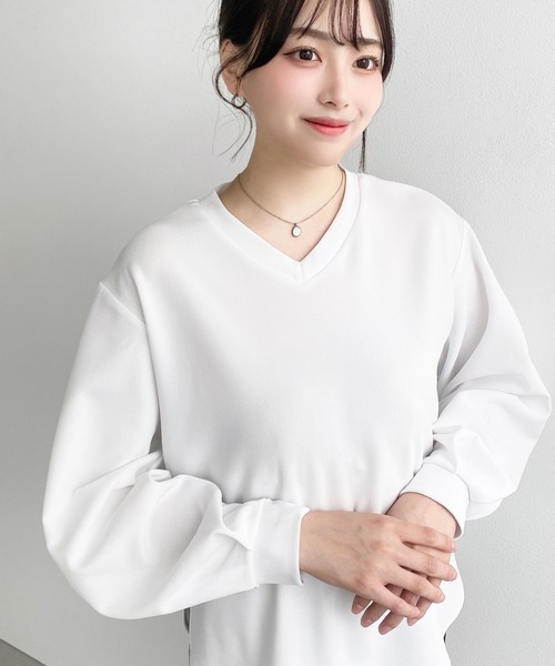 萌　カットソーブラウス　M～L moment+ tシャツ しわになりにくい長袖ストレッチジョーゼットVネックT