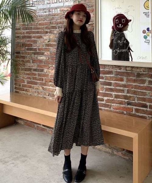 小花柄　ロング　ワンピース　ティアード　オールシーズン　重ね着　編み上げ 小花柄ティアードワンピース（マキシ・ロングワンピース