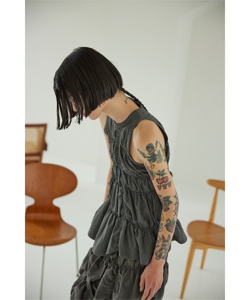 OMMO（オーエムエムオー） IRREGULAR SHIRRING TOP レディース