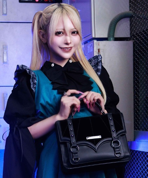 NIBBLE POISON（ニブルポイズン） ショルダーバッグ バッグ コウモリ