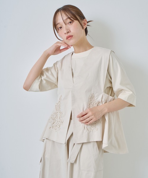 ケレンブラウス　新品　タグ付き Kelen（ケレン） ブラウス シャツ 「KELEN / ケレン」コード刺繍V