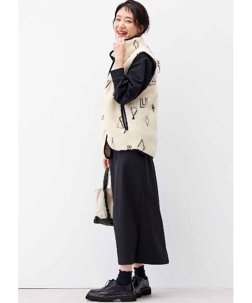 ベスト ジレ リブ　イン　コンフォート　栞里ちゃんとつくった　毎日大活躍！　幾何学柄プリントのボアベスト「アイボリー」 レディース Live in comfort ベスト ジレ リブ イン コンフォート 栞里