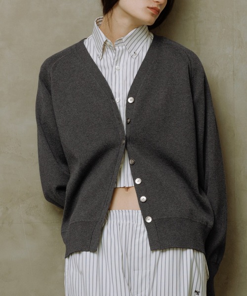 アダムエロペ　ミックスボタンペプラムカーディガン　美品　グレー　フリーサイズ ADAM ET ROPE'（アダムエロペ） カーディガン ミックスボタンペプラム