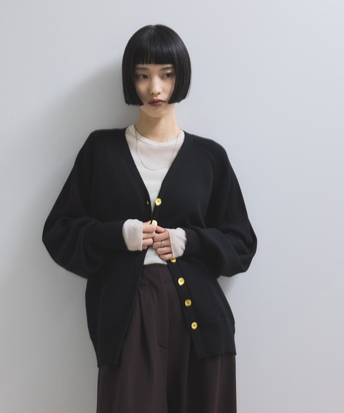 極美品⭐️アダムエロペ　ロゴボタン　カーディガン　黒　金ボタン　25ss 手洗い アダムエロペサステナブル・洗える】ロゴボタンミドルカーディガン