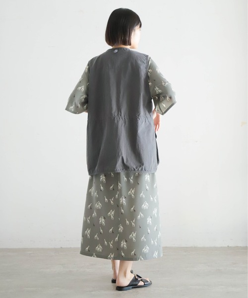 45Rリップストップナイロンキルトベスト ノーカラー カーキグレー 刺繍入3 ベスト ジレ 綿ナイロンリップストップ サファリベスト レディース