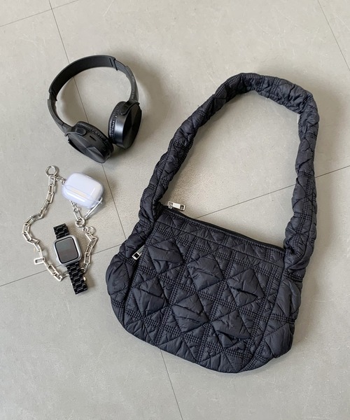 ブラックナイロンショルダーバッグ non-hedge ショルダーバッグ バッグ ナイロンキルトショルダーバッグ