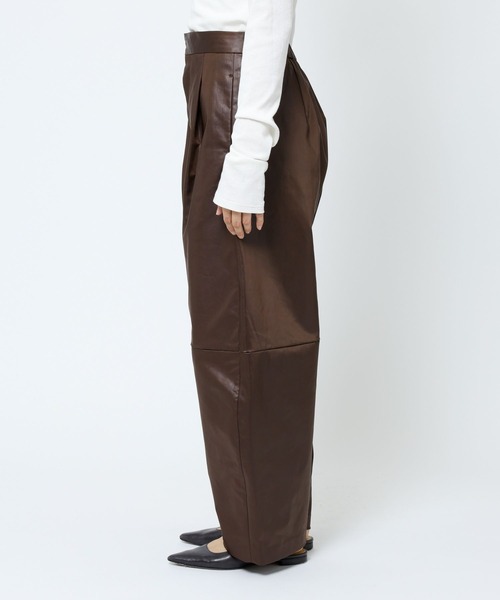 BABYLONE レディース レザーパンツ　新品　36サイズ　S BABYLONE パンツ サテンフェイクレザーパンツ レディース