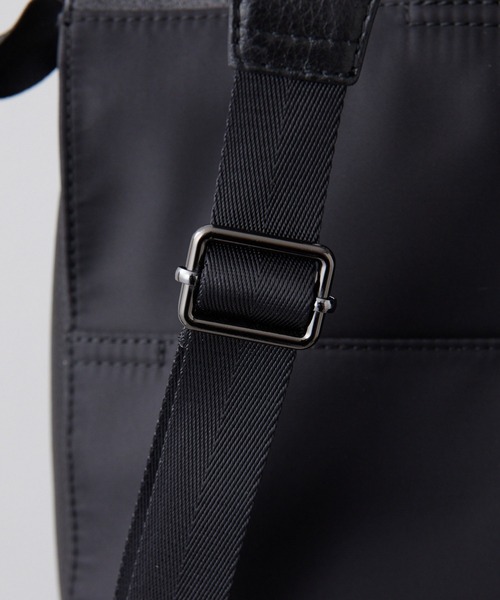 【美品】ear PAPILLONNER ぺったんリュック　黒 ear PAPILLONNER（イアパピヨネ）の「ぺったんリュック（バックパック