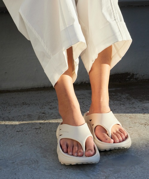 Columbia（コロンビア） サンダル THRIVE REVIVE FLIP エンボスロゴ