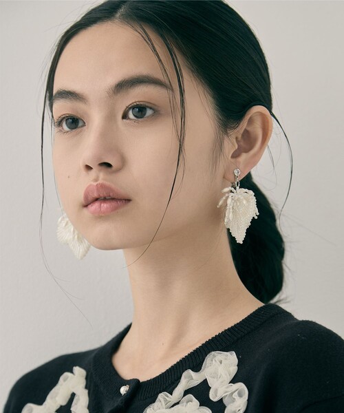 ピアス 「tanakadaisuke/タナカダイスケ」white clover beads earrings/ホワイトクローバービーズイヤリングの画像