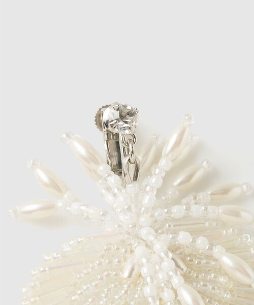 ピアス 「tanakadaisuke/タナカダイスケ」white clover beads earrings/ホワイトクローバービーズイヤリングの画像