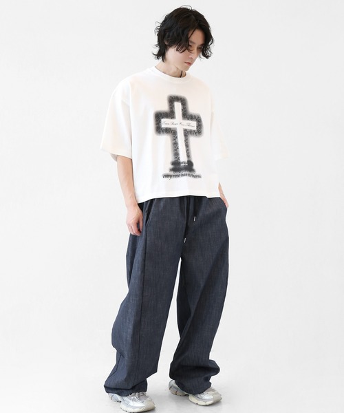minsobi（ミンソビ） tシャツ ローズクロス プリント ワイドクロップド